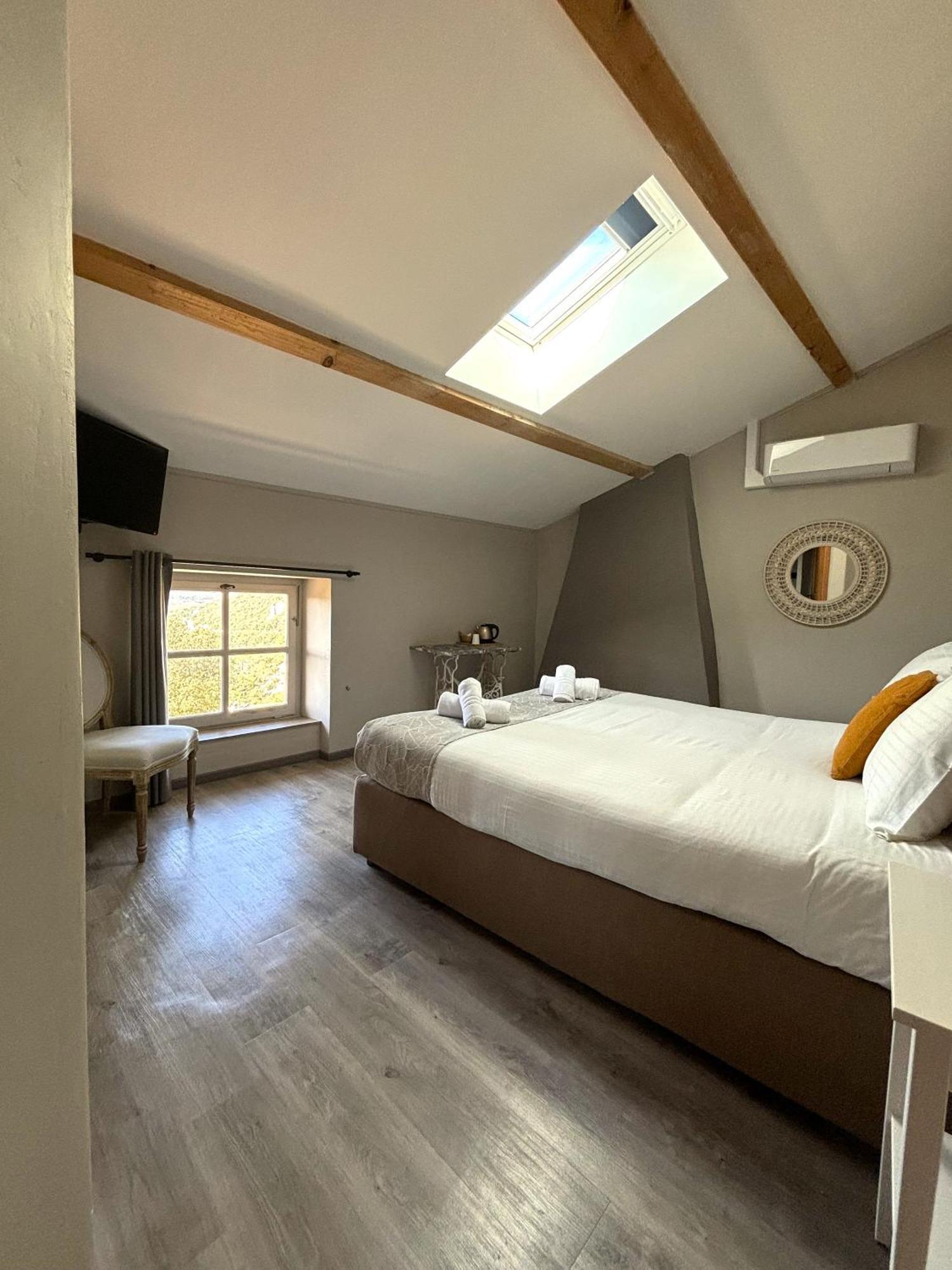 Hotel Restaurant Clos Des Sullys Montclus エクステリア 写真